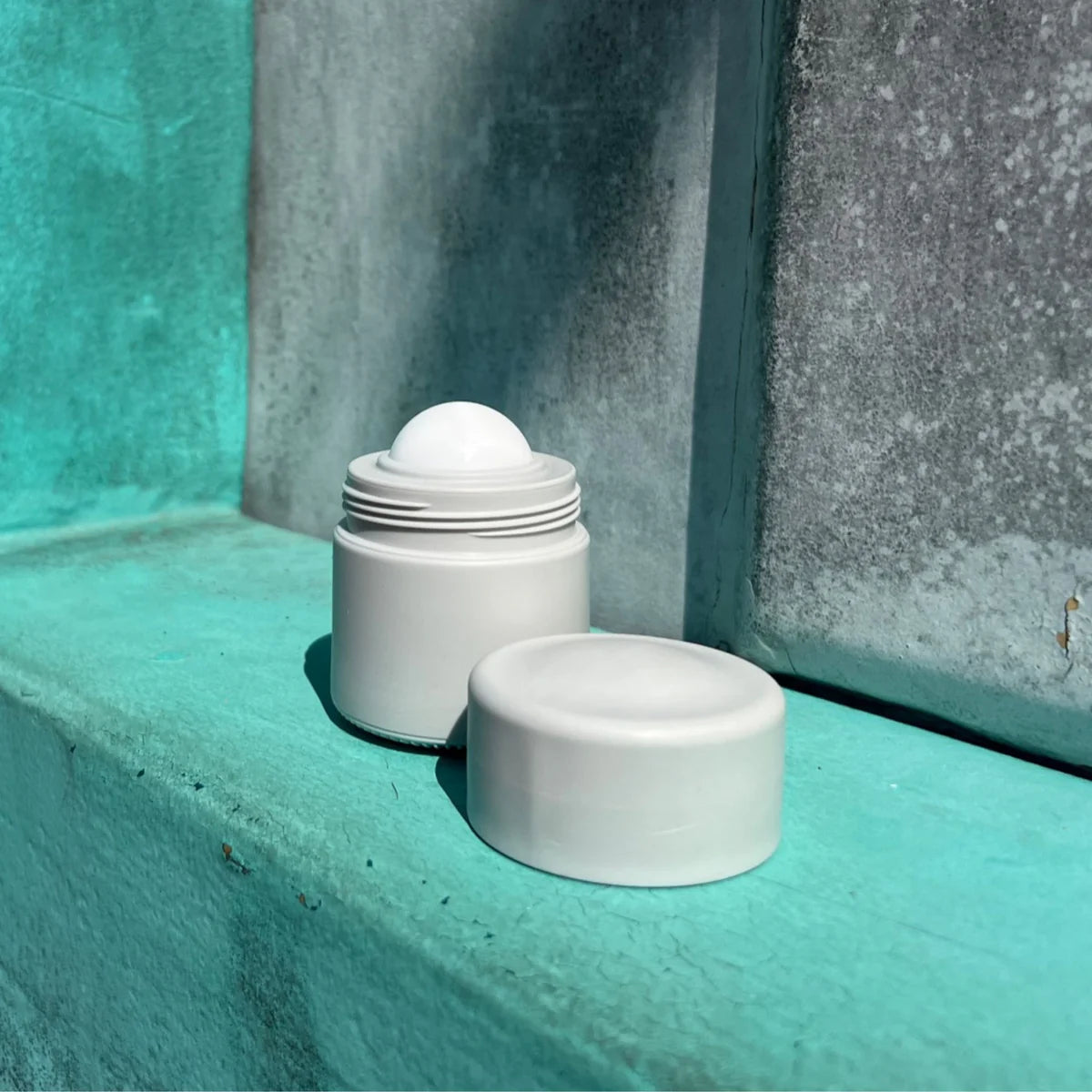 Ghost Gum Grey Refillable Roll-on Applicator